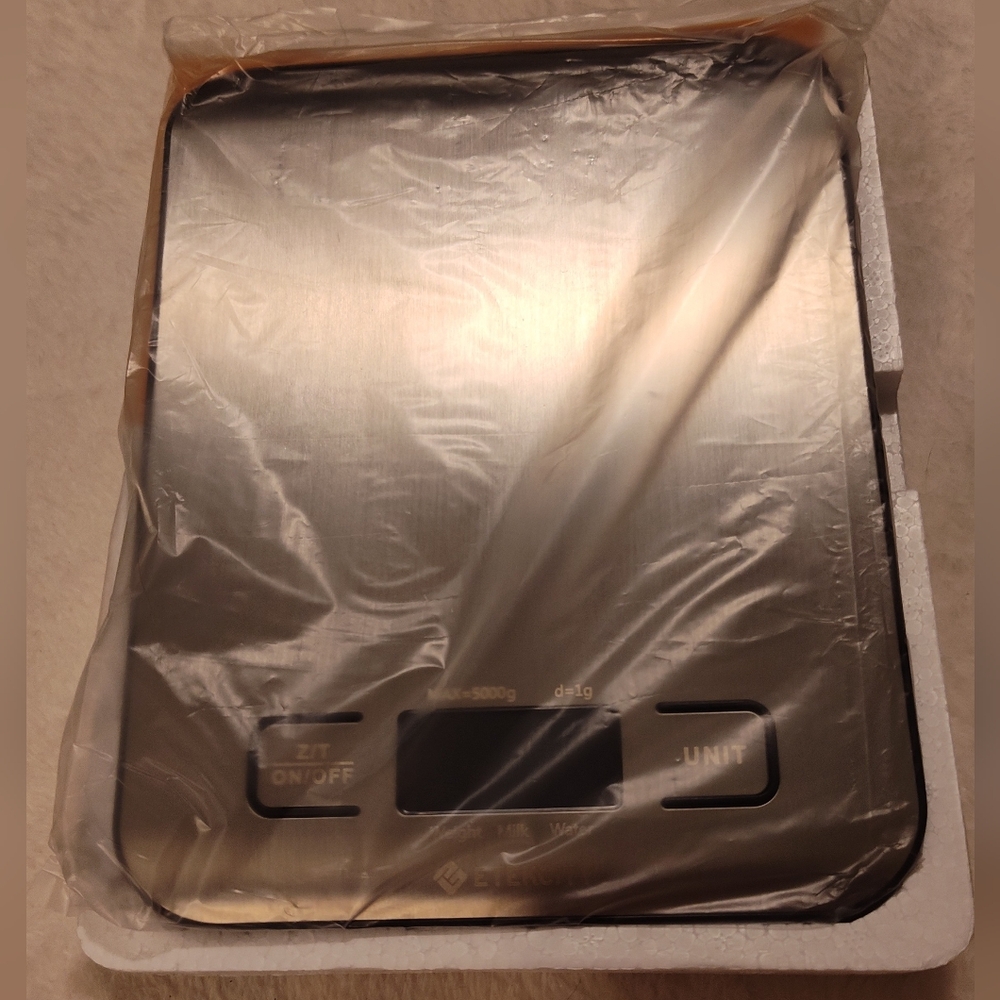 NWT! ETEKCITY Kitchen Scale (Batteries Included)